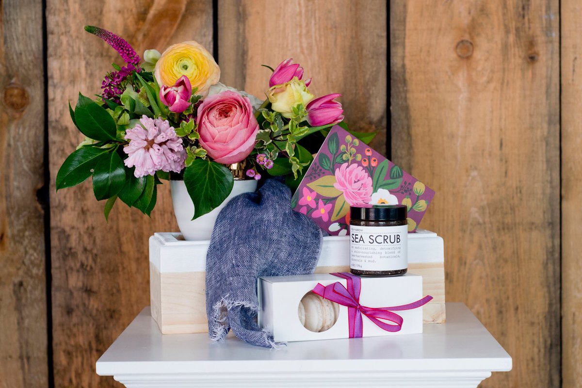 pinkpoppidesign's tweet photo. Mother's Day Blooming Box exclusively @pinkpoppidesign Order B4 May1 CouponCode:MOMSDAY201 #MothersDay #giftbox https://t.co/tgadDaeeZV