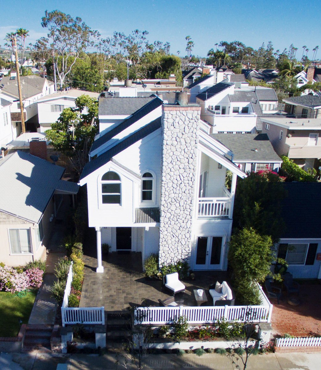 liveyourdreamOC's tweet photo. Aerial shot of 616 Begonia Ave • #cdm #realestate #forsale #cdmvillage #coronadelmar https://t.co/vfb3MZyo3V