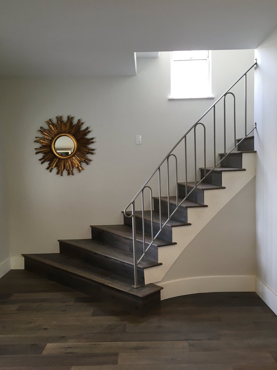 liveyourdreamOC's tweet photo. New railing is up at 616 Begonia Ave #cdm #realestate #forsale #coronadelmar https://t.co/pUy54xQuqm