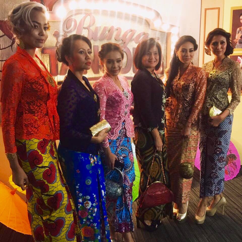 amy_tashiana's tweet photo. Kebaya for Bunga Tanjong by Ratiana 32 Bussuroh street.
#ratiana #anatiana #bungatanjong #kebaya https://t.co/DNLiR6Lsli