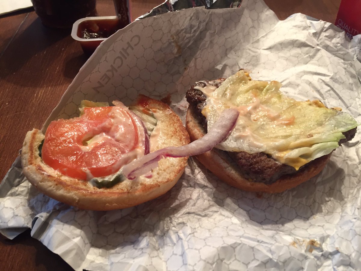 Znutter's tweet image. Dry bun, forgot the bacon. #gross #wendys #lasttime