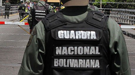 ElNacionalWeb's tweet photo. GNB incautó 74 cédulas a un ciudadano en Margarita https://t.co/LDH44fL8MK https://t.co/F3IzpkszyY