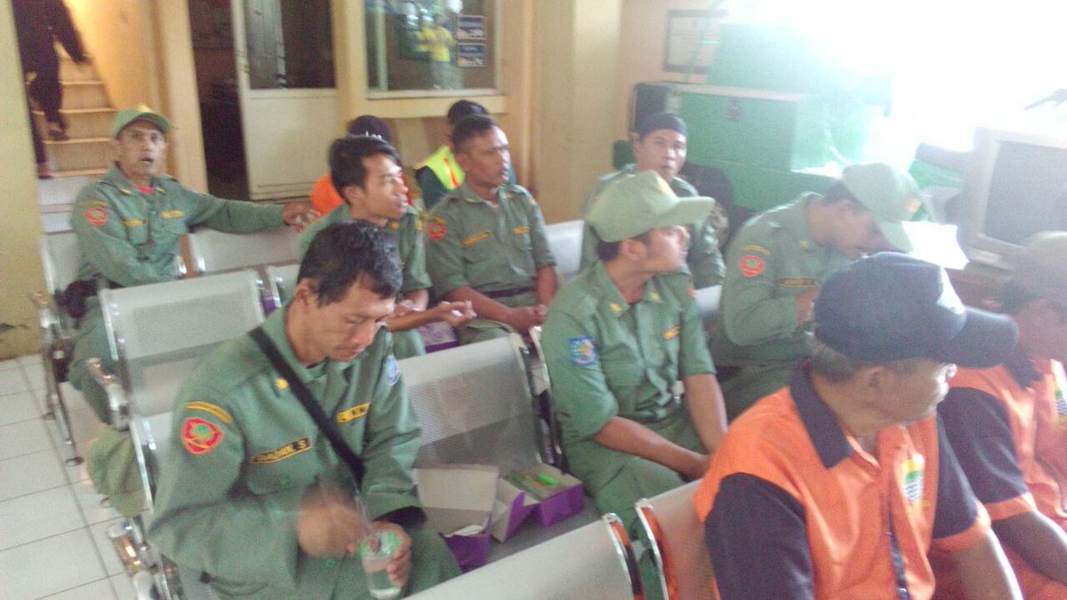 KelCikutra's tweet photo. giat sosialissi pncegahn&amp;pnanggulangan kbakaran,rabu 27/4/16.Aula Kec Cibeunying Kidul @DiskominfoBdg @LurahCikutra https://t.co/iRRhzVsRhc