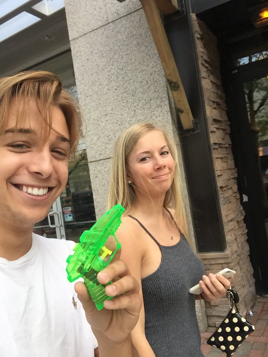 UahsT's tweet photo. Round 3, Day 1 https://t.co/ZlIeDNY4D7