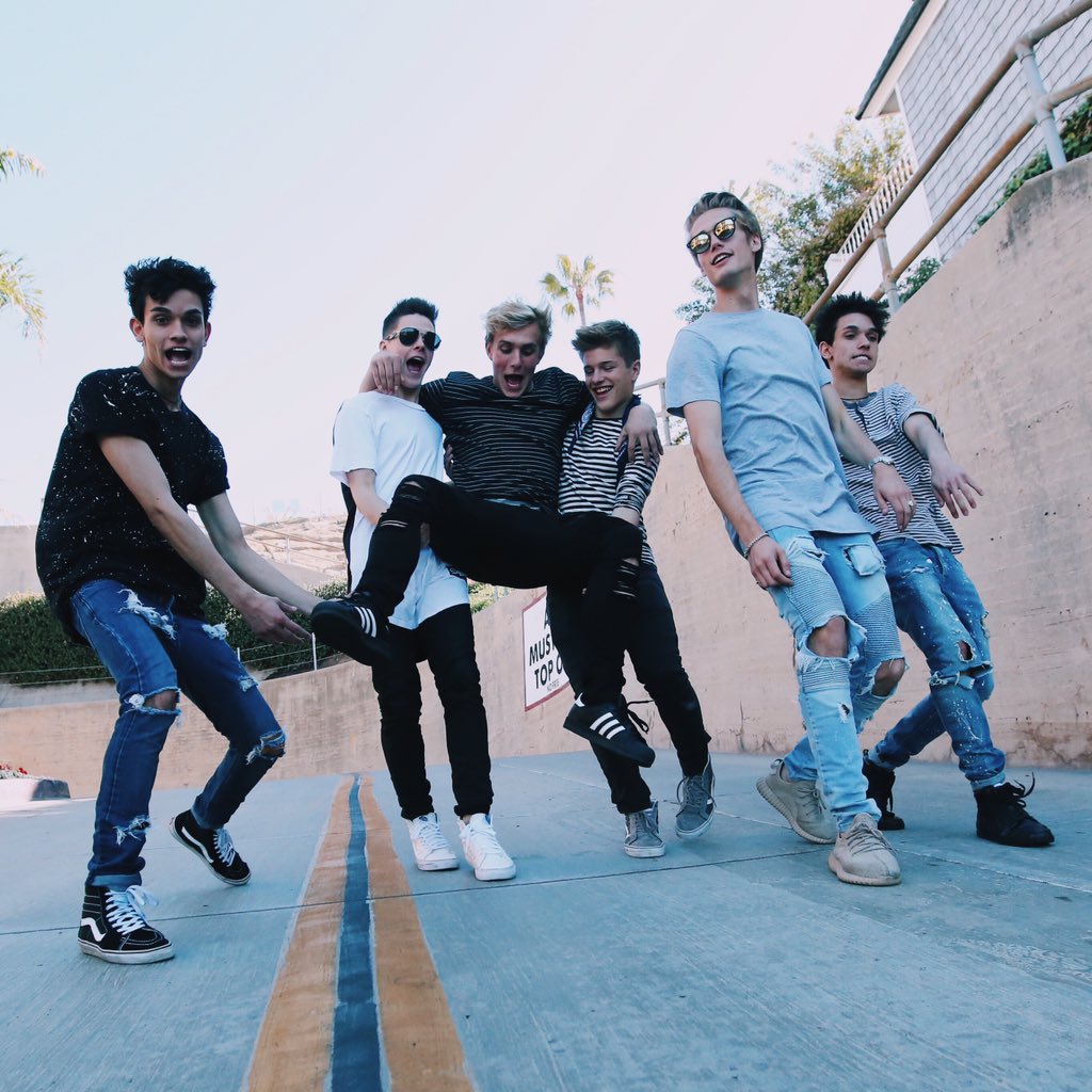 jakepaul's tweet photo. My BOYZ @imajmitchell @alexmlange @NeelsVisser1 @DobreMarcus @dobrelucas https://t.co/jtFrqHlUFk