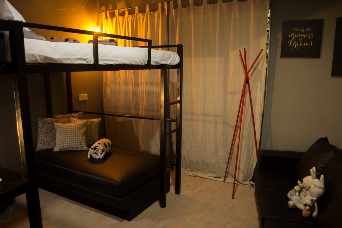 bedbreakfast21's tweet photo. King size bedroom for 2 person. 
#Borneo #backpackers
#travelling
@KKCity 
More info https://t.co/t6WIzko7GF https://t.co/S5XLjAhYD6