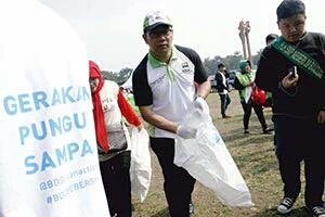 #WartaBDG Raraga #MayDay, Buruh di Kota #Bandung Ngagentos Aksi Demo Ku <a href="/GPSbdg/">#GerakanPungutSampah</a> bit.ly/1StGdBD <a href="/ridwankamil/">Ridwan Kamil</a>