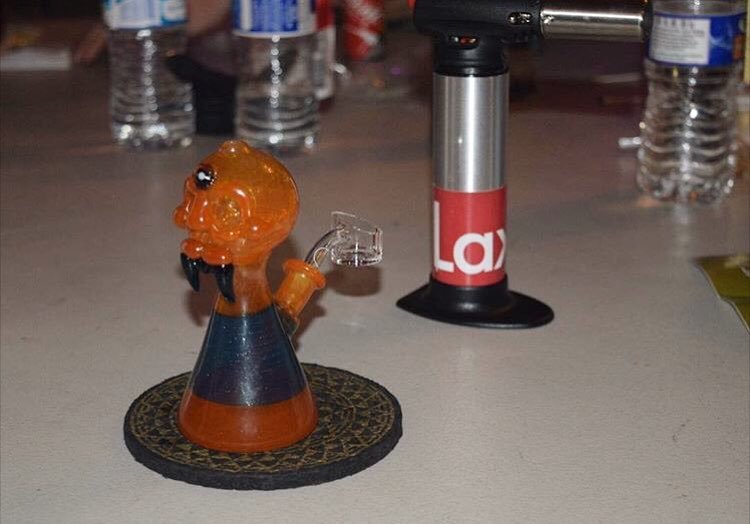 applejuice14431's tweet photo. Big Cat coolin' it with his new freshie this weekend at the @laxsesh (📸: @zensessions)🍊🔥🐯 #porterglass #StrictlyOGs… https://t.co/LuZlUYztwW