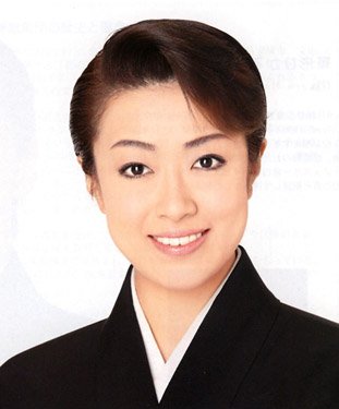 朝日新闻中文网 简 Twitterren 宝塚歌剧团星组巨星北翔海莉11月将退团 宝塚歌剧团于26日宣布 现任星组首席巨星的北翔海莉 将在11月退出剧团 北翔出身于千叶县松户市 详见https T Co 5wliptj3p1 朝日新闻中文网 简 Twitterren 宝塚歌剧团星组巨星北翔海莉11月将退团 宝塚歌剧团于26日宣布 现任星组首席巨星的北翔海莉 将在11月退出剧团 北翔出身于千叶县松户市 详见https T Co 5wliptj3p1