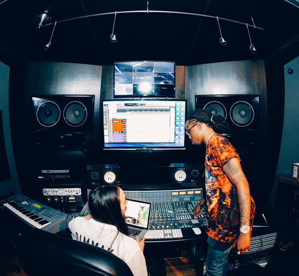 Atlanta Late Nite Sessions w/ @quavohuncho in the @Migos Studio. #NightCall https://t.co/Pzvx07bGmz