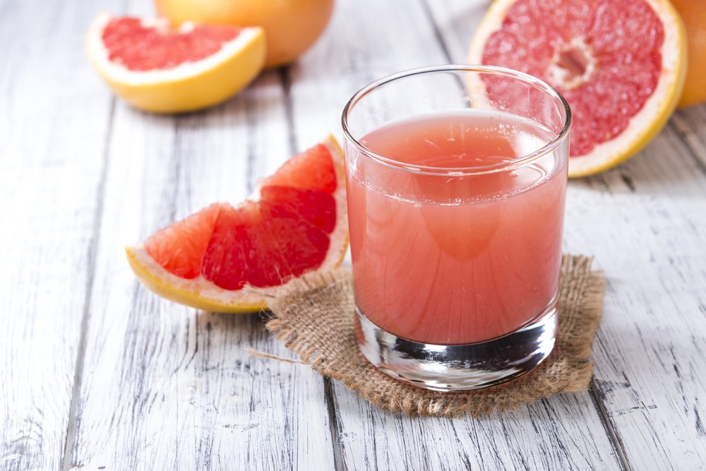 DrSarahB's tweet photo. Here's why grapefruit and some drugs don't mix. https://t.co/Sp8u27Vf7e https://t.co/QgHZDXgD09