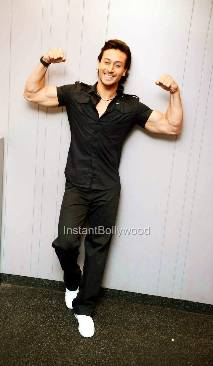 lollywoodstyle's tweet photo. #BAAGHITHISFRIDAY RT IF YOU ARE WATCHING IT THIS FRIDAY #BAGGHI! TAG A FRIEND MAKE A PLAN ! @instantbolly @deolsimi https://t.co/jcvW1ksj7K