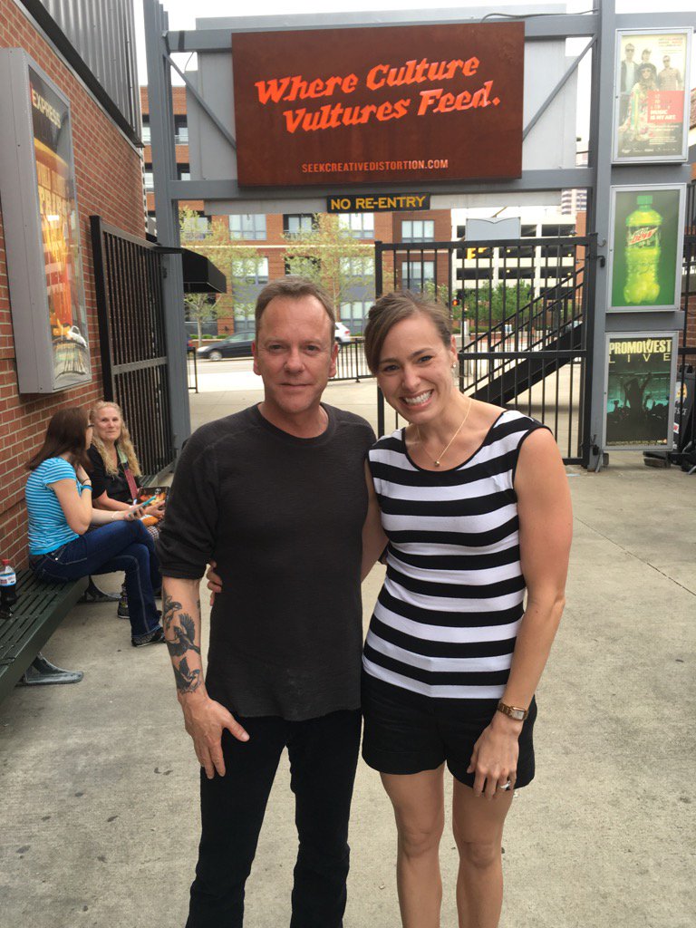 Julie_Smith516's tweet photo. Thank you @RealKiefer for an incredible show and being such a wonderful person! You made my night! I just adore you! https://t.co/Rlyjzl3lbR