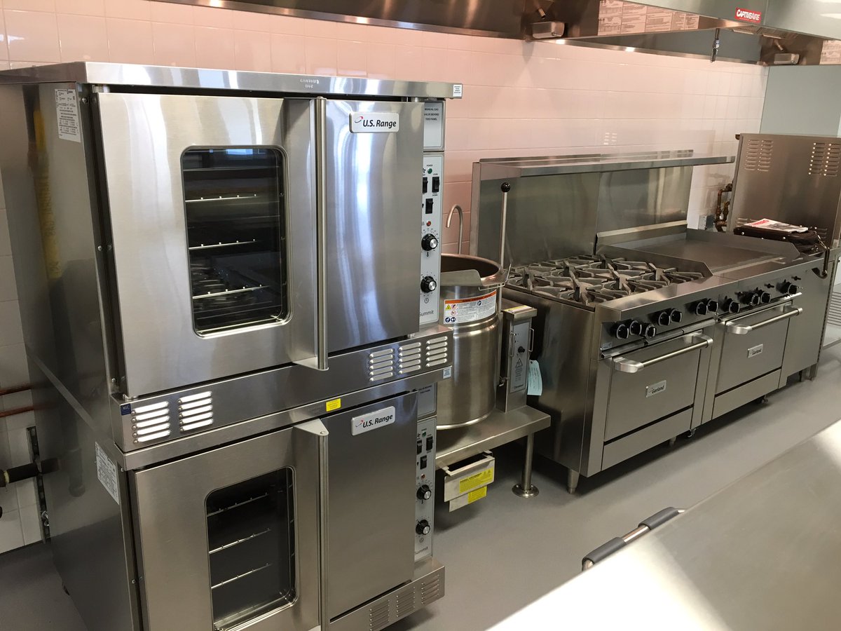 GoodyYYC's tweet photo. A new Garland Canada demo/start-up today. Really nice Kitchen, great flow! https://t.co/CVfFcLKLUR