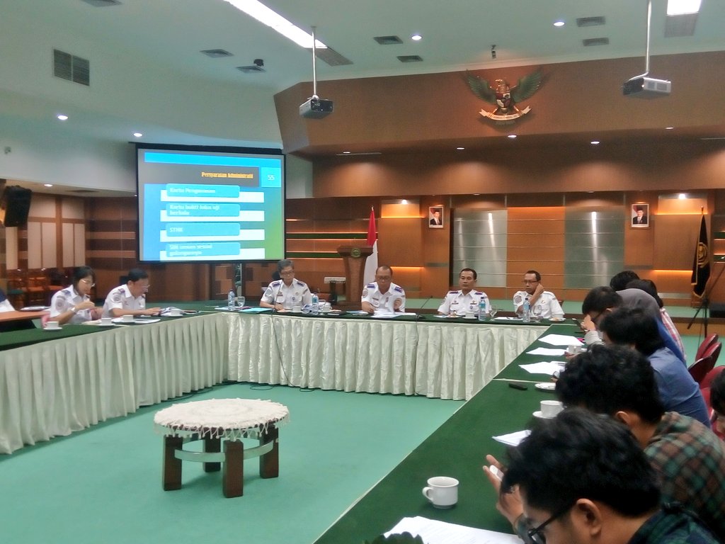 kemenhub151's tweet photo. Apakah boleh angkutan umum tdk dlm trayek menggunakan sarana aplikasi berbasis IT? #pm32th2016 https://t.co/6sbidotjhc