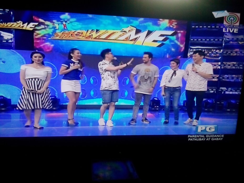 CHOIKeybhey's tweet photo. #ShowtimeSwag 
Wala C Ganda Vice and Ate Anne..
@CHOIKeybhey https://t.co/ri3VAkpMB9