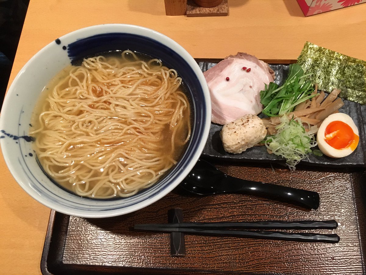 チョコレートくん 琥珀 松戸 メリーチョコレート松戸工場のすぐ目の前に店舗を構える 優しい味のスープなのに 鶏と鰹のダシがしっかりと効いてます 絶対にスープは飲み干さない派ですが 全て飲み干しました またいきたい W ノ