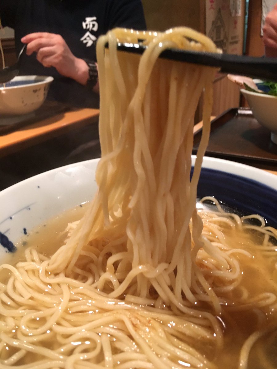 チョコレートくん 琥珀 松戸 メリーチョコレート松戸工場のすぐ目の前に店舗を構える 優しい味のスープなのに 鶏と鰹のダシがしっかりと効いてます 絶対にスープは飲み干さない派ですが 全て飲み干しました またいきたい W ノ