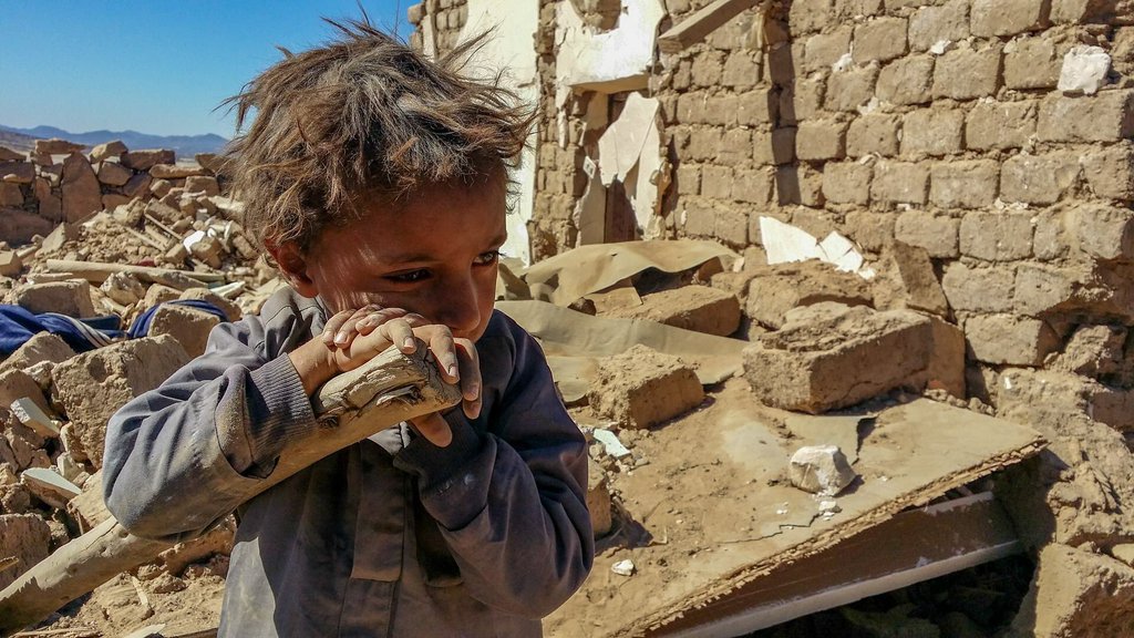 UNICEF's tweet photo. Children pay the heaviest price in conflicts. 10m children in #Yemen need humanitarian assistance @UNICEF_Yemen https://t.co/GcHv17tPP4