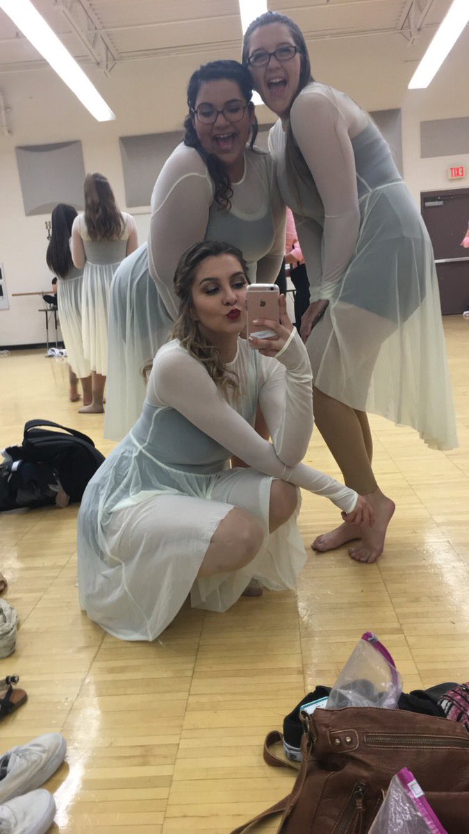 margotsherri's tweet image. night 1: ✔️ #mrhsdance #livingcolor