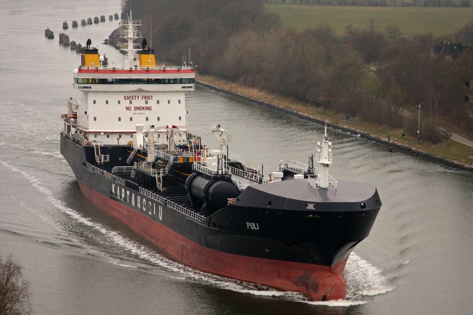 OihonnaArcticM's tweet image. Pirates free Turkish crew taken off Nigeria gcaptain.com/pirates-free-t…