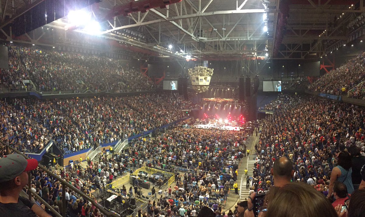 jeffsebulsky's tweet photo. Little bit different view inside #RuppArena tonight compared to 4 nights ago. #PearlJam #STLPRoad2Rupp #STLP16 https://t.co/9mZRMARPz4
