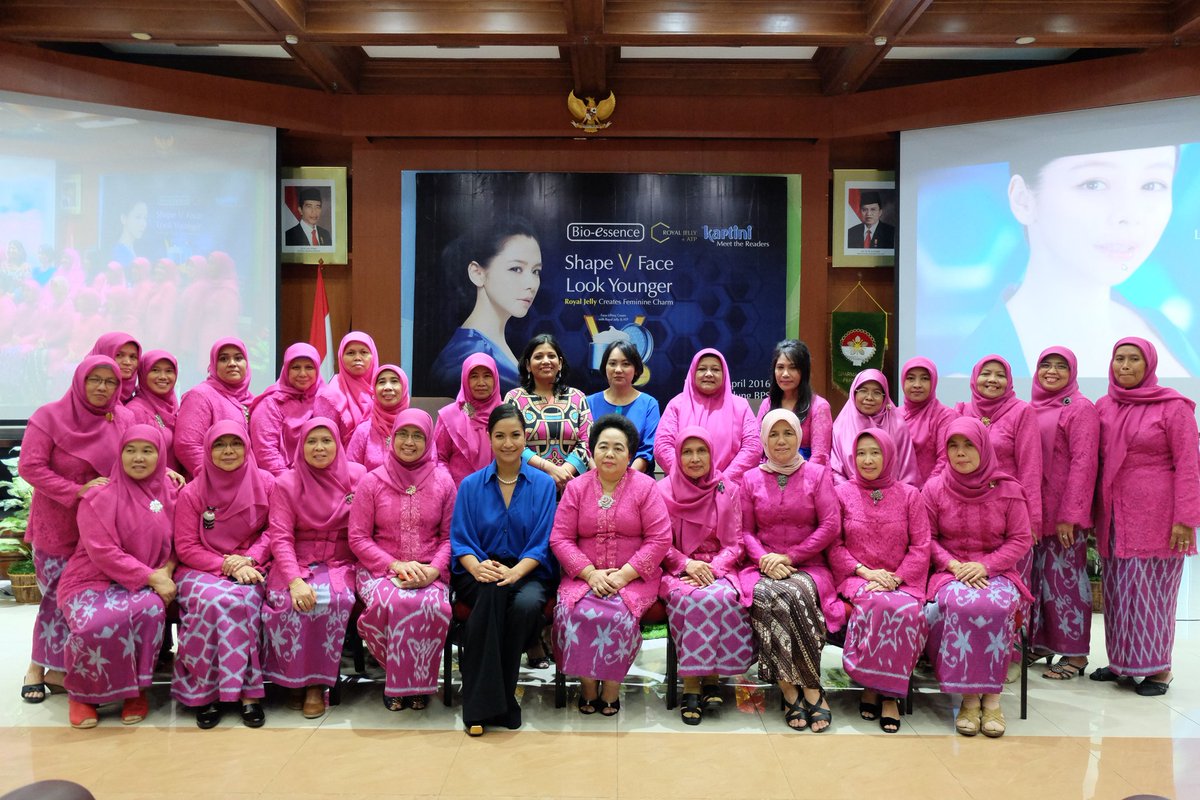 MajalahKartini's tweet photo. Terima kasih Dharma Wanita Persatuan atas partisipasinya dlm #EventKARTINI #BioEssenceNowAvailable @bioessenceid :) https://t.co/8gdOpDfu2N