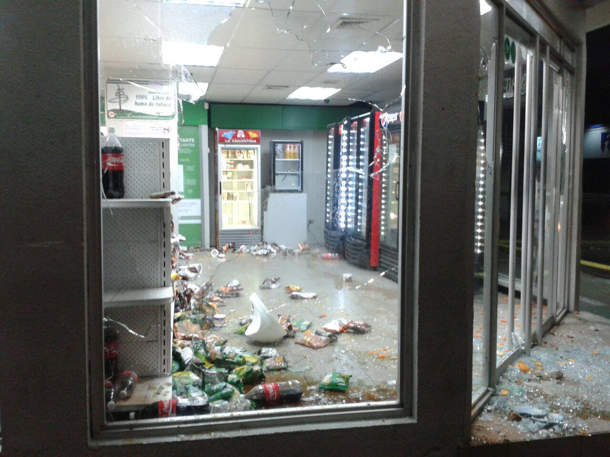 coropat's tweet photo. Asi quedó SAAS La Fusta #Mcbo perjudicados #Pueblo #Saqueos https://t.co/B9hvvv3BEo