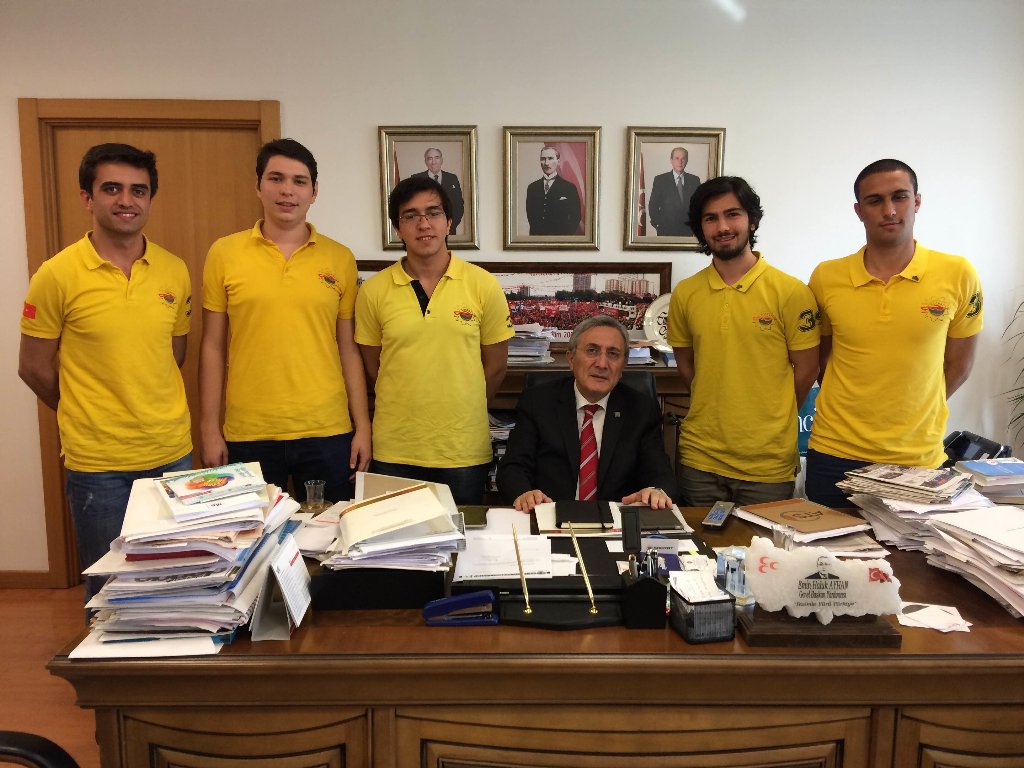 MHP AR-GE'den Sorumlu Genel Başkan Yardımcısı Sayın <a href="/EminHalukAyhan/">Emin Haluk Ayhan</a> 'ı makamında ziyaret ettik.