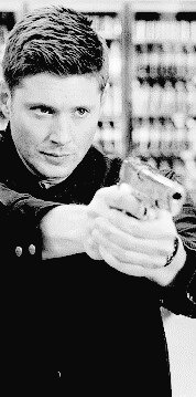 demon_heart_spn's tweet photo. ..short break.. #GunAppreciation #DeanWinchester #WinchesterWednesday @Olivia2Y5 @jensdalecki @Bloody_Mary0812 https://t.co/iM6Vk5DIDE