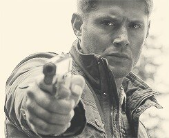 demon_heart_spn's tweet photo. ..short break.. #GunAppreciation #DeanWinchester #WinchesterWednesday @Olivia2Y5 @jensdalecki @Bloody_Mary0812 https://t.co/iM6Vk5DIDE