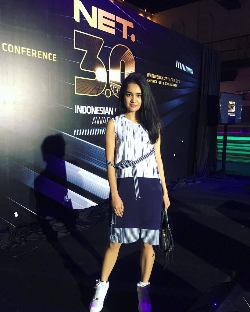 michelleziu's tweet photo. #LondonLoveStory masuk menjadi 5 besar nominasi of Movie of The Year 
VOTING dibuka tgl 01… https://t.co/ouvRrz9cH6 https://t.co/kJv5zQZbxJ