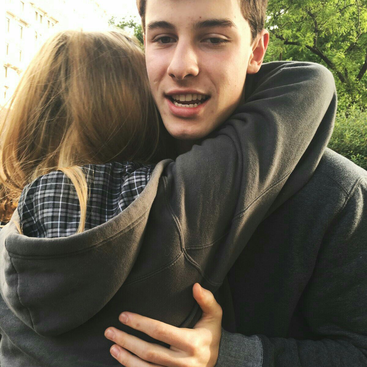 wonderlharry's tweet photo. @ShawnMendes I finally met my baby. 2704 https://t.co/PzX4mmoNte