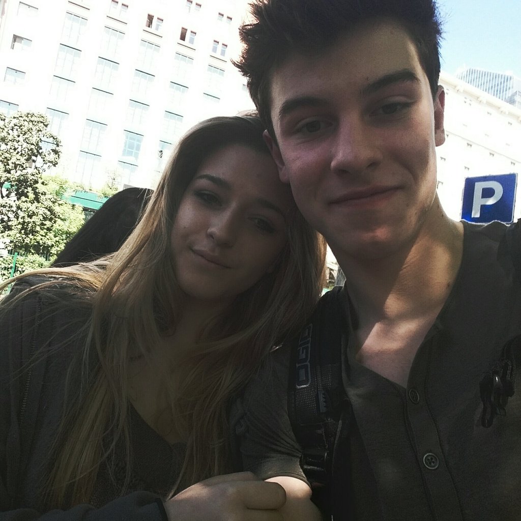wonderlharry's tweet photo. @ShawnMendes I finally met my baby. 2704 https://t.co/PzX4mmoNte