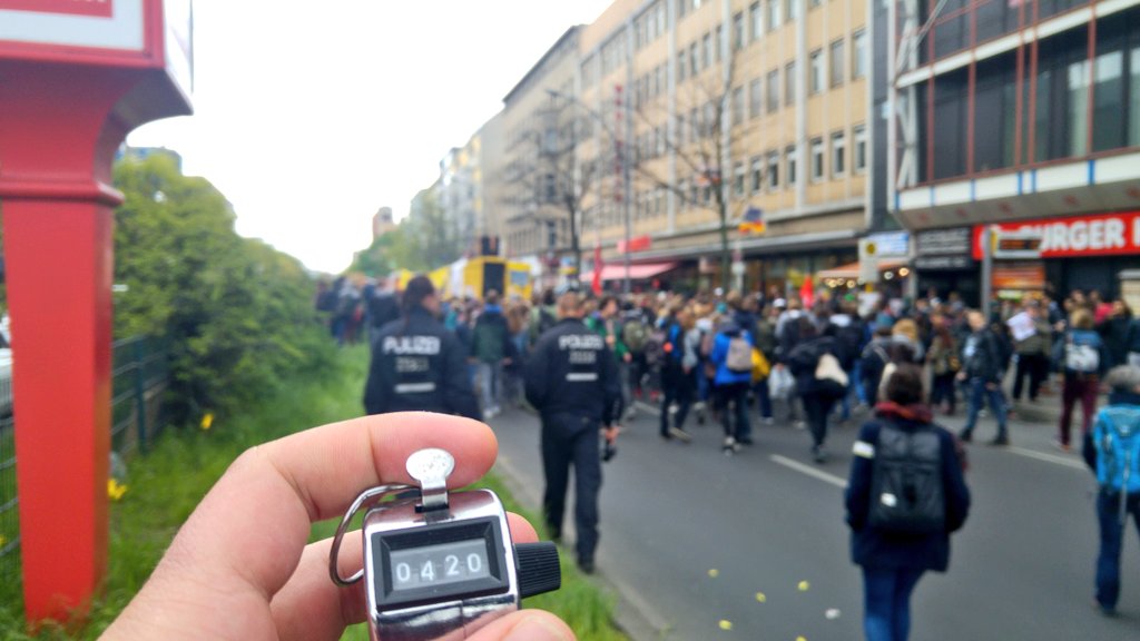 flecks's tweet photo. ca 2100 @durchgezaehlt bei #Schulstreik #Berlin
#SchulStr #MüllerStr
#JgR2704 #B2704
@rbb24 @bzberlin @tagesspiegel https://t.co/ELMrB02ZzN