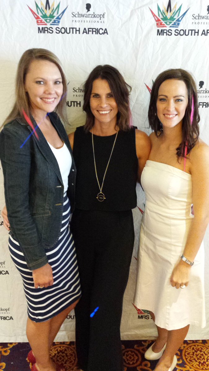 MarliseVd's tweet photo. #ClipYourPinkin @LushAsa1 in support of CANSA https://t.co/lPhBbD0TYT