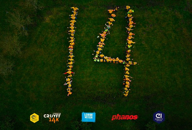 CruyffEdu_NL's tweet photo. Mooie herinnering aan Cruyff Foundation 14k van maandag: eerbetoon @JohanCruijff #14Forever Organisatie bedankt! https://t.co/hZJ3CC8Zrp