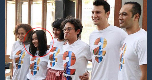 Namanya Dimi <a href="/cindyastira/">Dimi Cindyastira</a> anak Makassar kuliah di Unhas, doi' ikut main di #AADC2 inimi yg peluk2 Rangga 
*mau ta mo