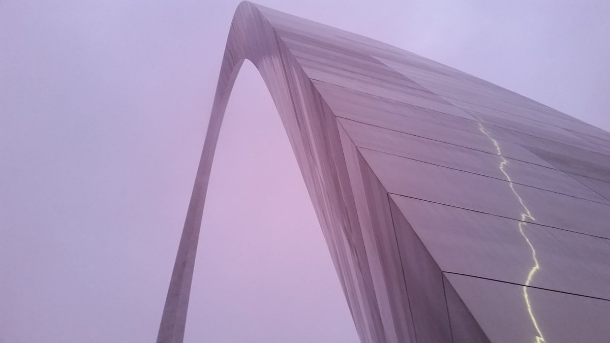frc6239's tweet photo. St Louis arch at dawn #frc5830 #team5830 #gotpi https://t.co/MvrzY9OUSD