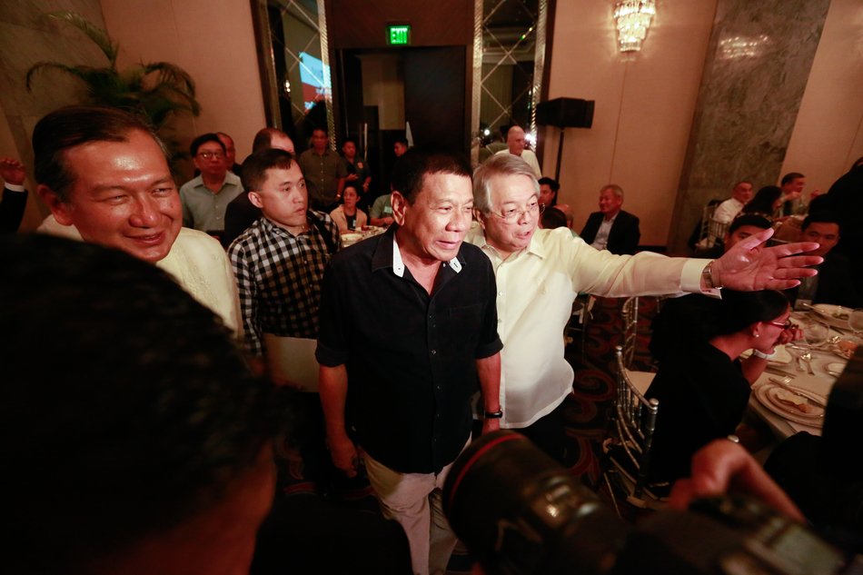 ABSCBNNews's tweet photo. Duterte gets mixed reviews from business leaders after speech #Halalan2016 https://t.co/povcGnjL3z https://t.co/hvElbOMLXv
