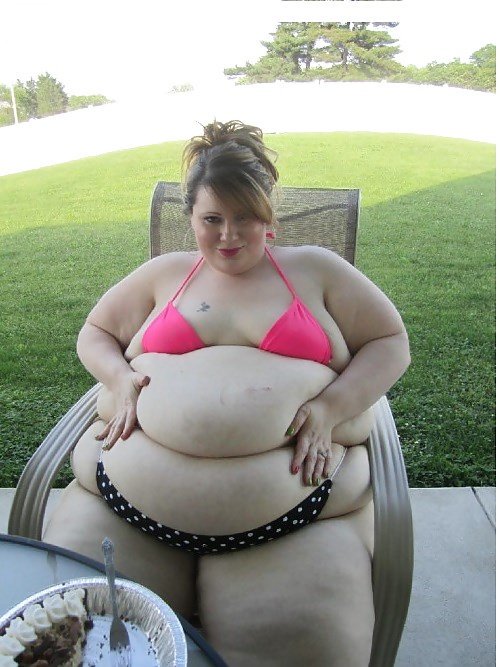 raysbbw's tweet photo. I'll feed ya baby #curves #thickness #plump #BbwDream #beautiful #BbwGoddess #DreamGirl #belly https://t.co/VwIUHHYDED
