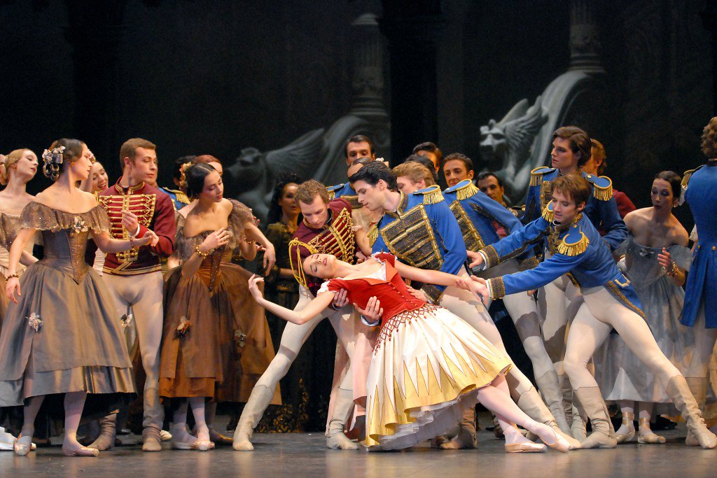Theballetblogger tweet media