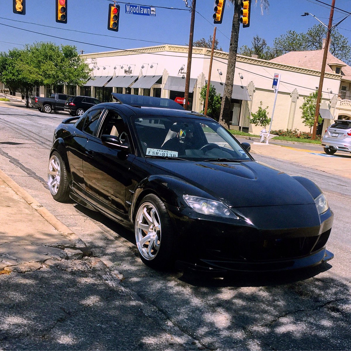 mannyie_'s tweet photo. To the people that #photoshop please change my cars color from black to this blue. #photography #photoshopplease https://t.co/h8XjxaVu0I
