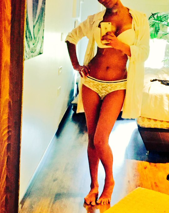 Hello guys !!💋 https://t.co/ZmzkQ7fRZK<a href="/tag/thepoonampandeyapp"class="tags"><span>#thepoonampandeyapp</span></a>