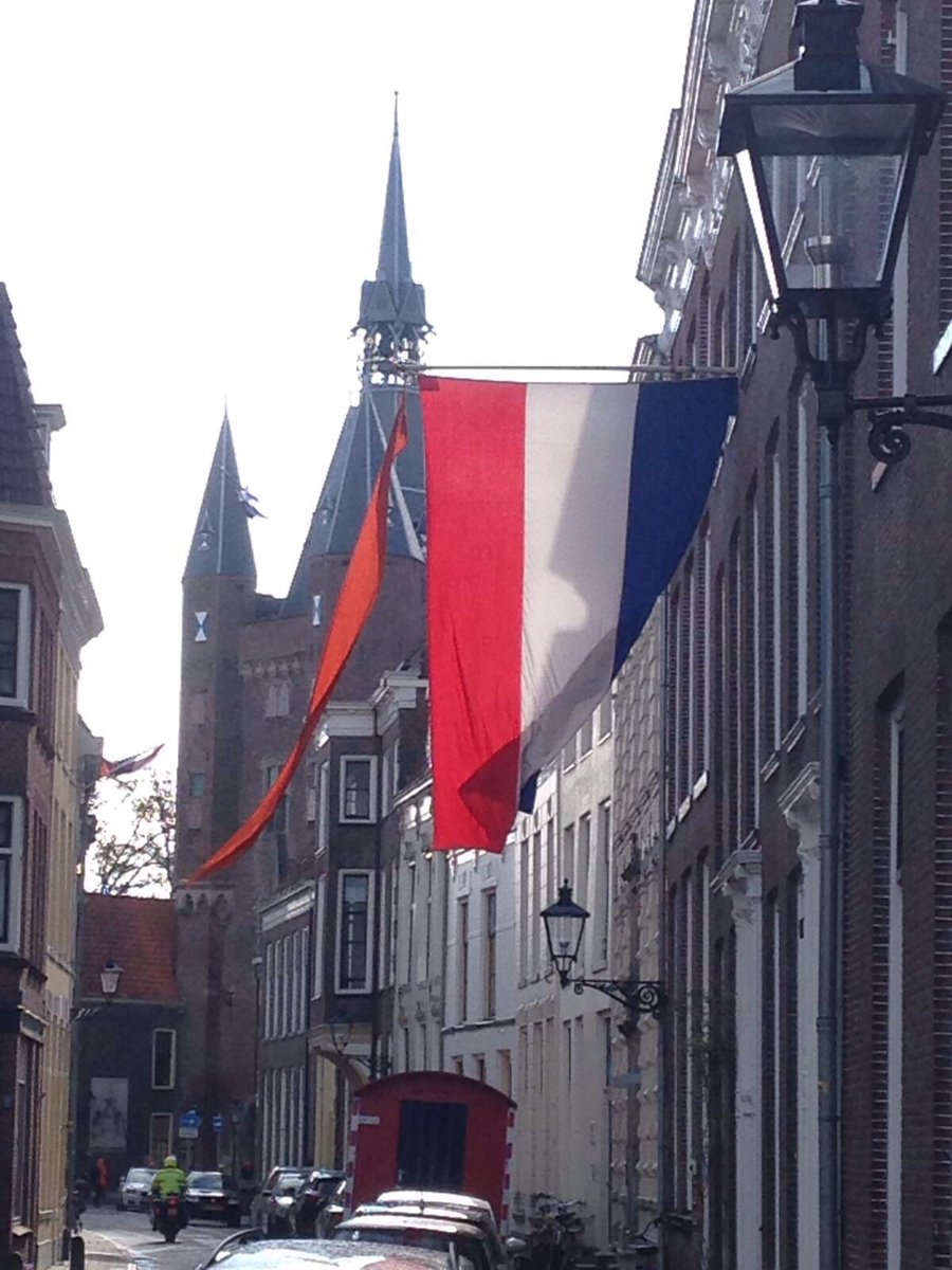 YogaYouNL's tweet photo. Koestraat 22 is er klaar voor! Oranje boven! #Koningsdag #Zwolle https://t.co/140LGBaEXP