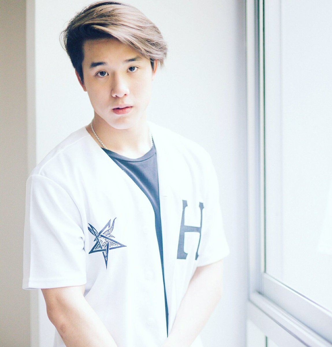 NadaoBangkok's tweet photo. JamyJames's day 🎁🎂🎉🎊💖
วันนี้เป็นวันเกิดของ @jjamyjames  มาร่วมอวยพรให้เจมส์กันนะครับ #27042016 :) https://t.co/nNqeCvodBC