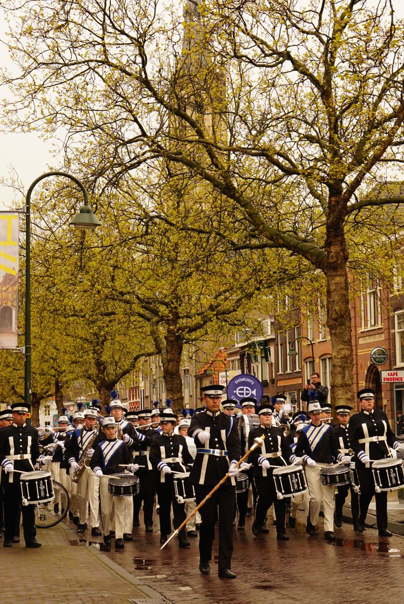 NLDDelft's tweet photo. Muziekkorpsen op de Nieuwe Langendijk! #Delft #Koningsdag2016  #Sfeervol https://t.co/i9sv9ICVyv