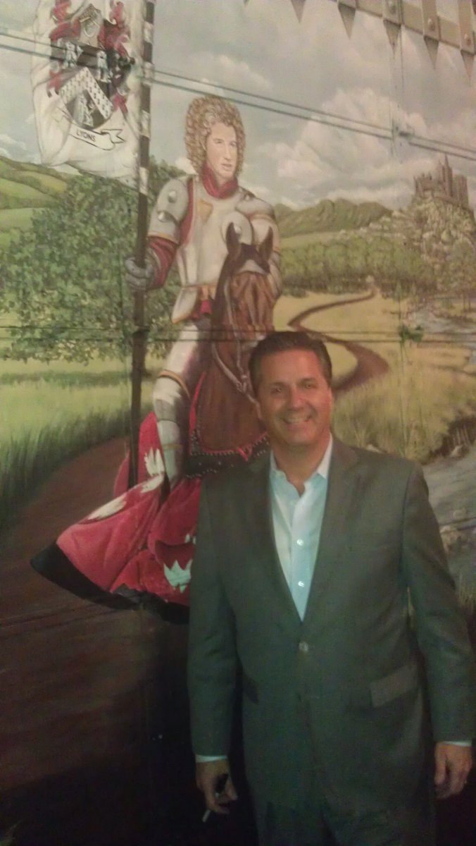 MuralsByJamie's tweet photo. Alltech Brewery Mural. Still one of my favorite painting jobs. #coachcal with my mural #muralsandthingsbyjamie https://t.co/5jZZqLo0Rn
