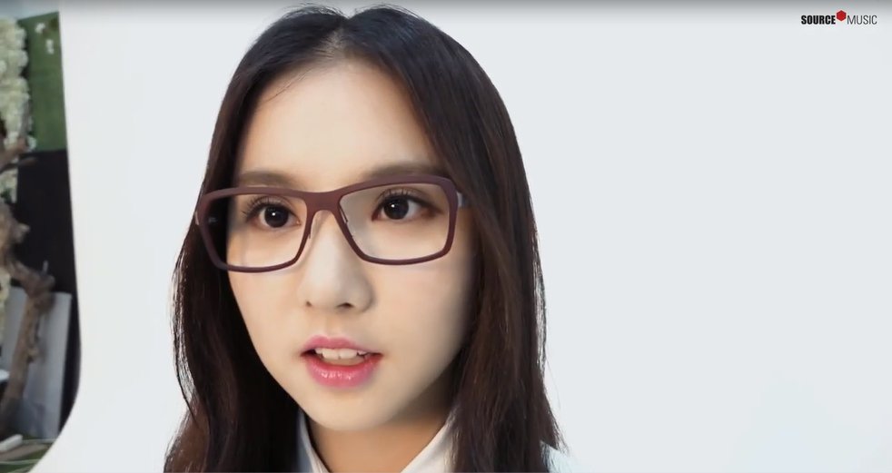 GFRDindonesia's tweet photo. [CAPS] Special Clips - #GFriend X RedBull Eyewear - #Eunha https://t.co/gcPfsXTlNW