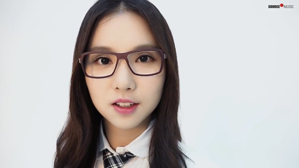 GFRDindonesia's tweet photo. [CAPS] Special Clips - #GFriend X RedBull Eyewear - #Eunha https://t.co/gcPfsXTlNW